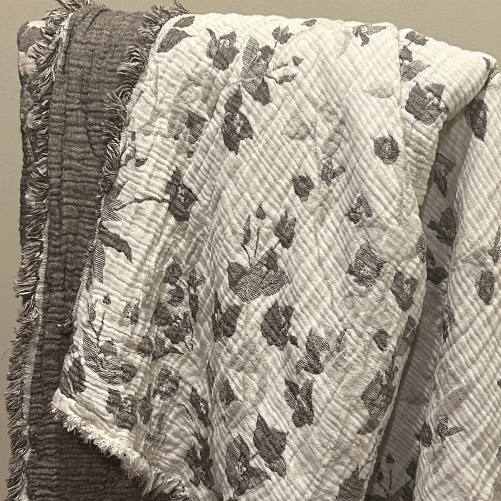 Mushroom Gray + Cream Quilted Cover Winter’s Floral Size Queen New With Tags